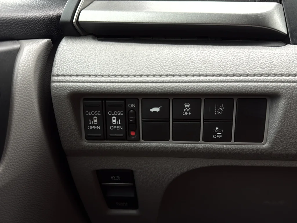 Used 2019 Silver Honda EX-L image 18