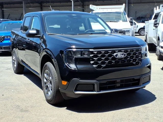 New 2026 Shadow Black Ford XLT image 3