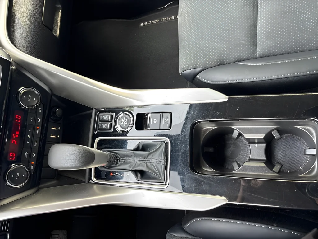 Used 2025 Alloy Silver Metallic Mitsubishi  image 19