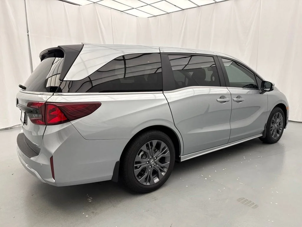 New 2026 Solar Silver Metallic Honda Touring image 14