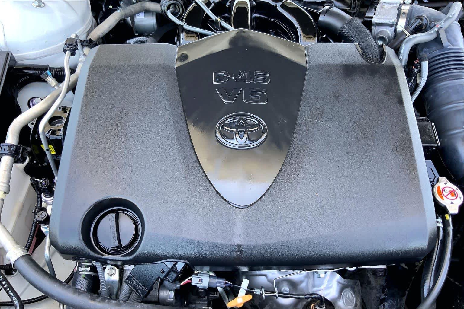 Used 2022 Wind Chill Pearl Toyota Limited image 32
