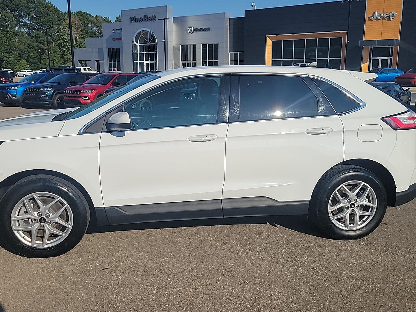 Used 2024 Oxford White Ford SEL image 2