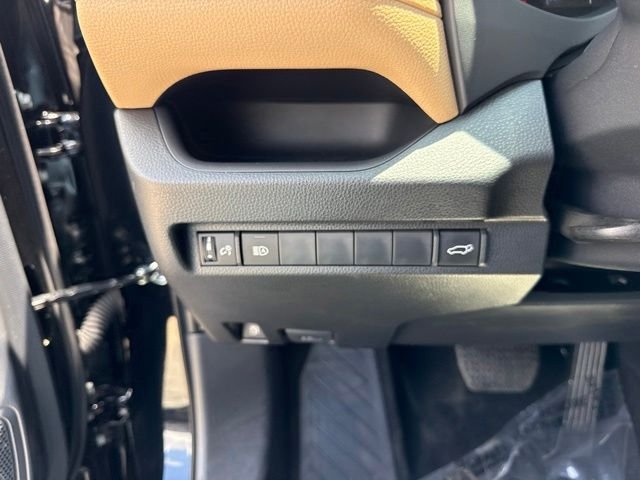2025 Toyota RAV4 XLE - Photo 28