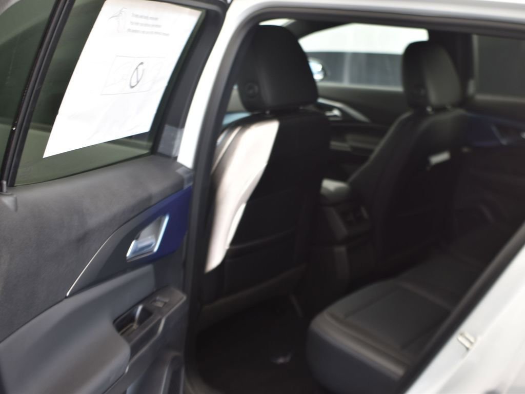New 2025 Summit White Chevrolet LT image 13
