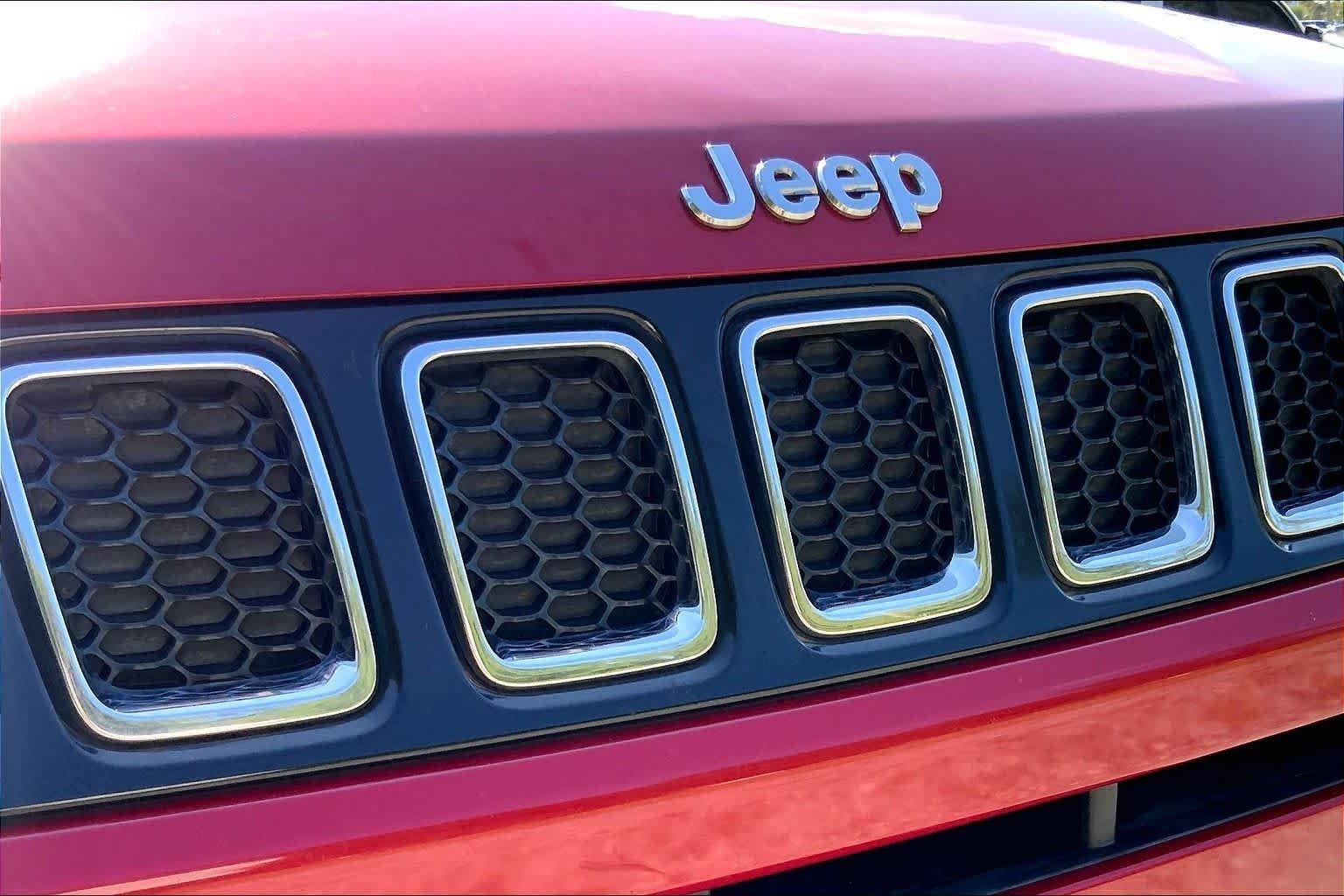 Used 2019 Redline Pearlcoat Jeep Sport image 31