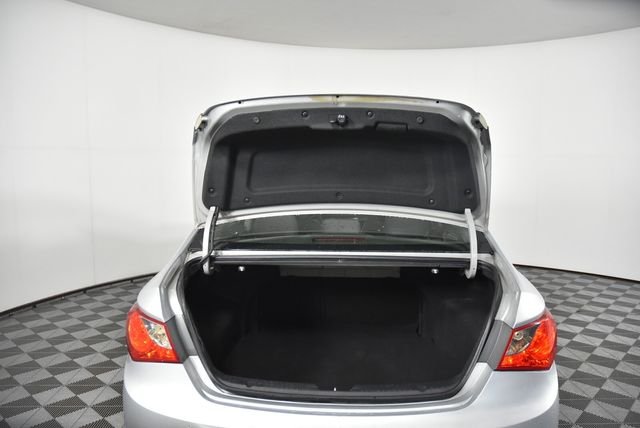 Used 2011 Silver Hyundai GLS image 19