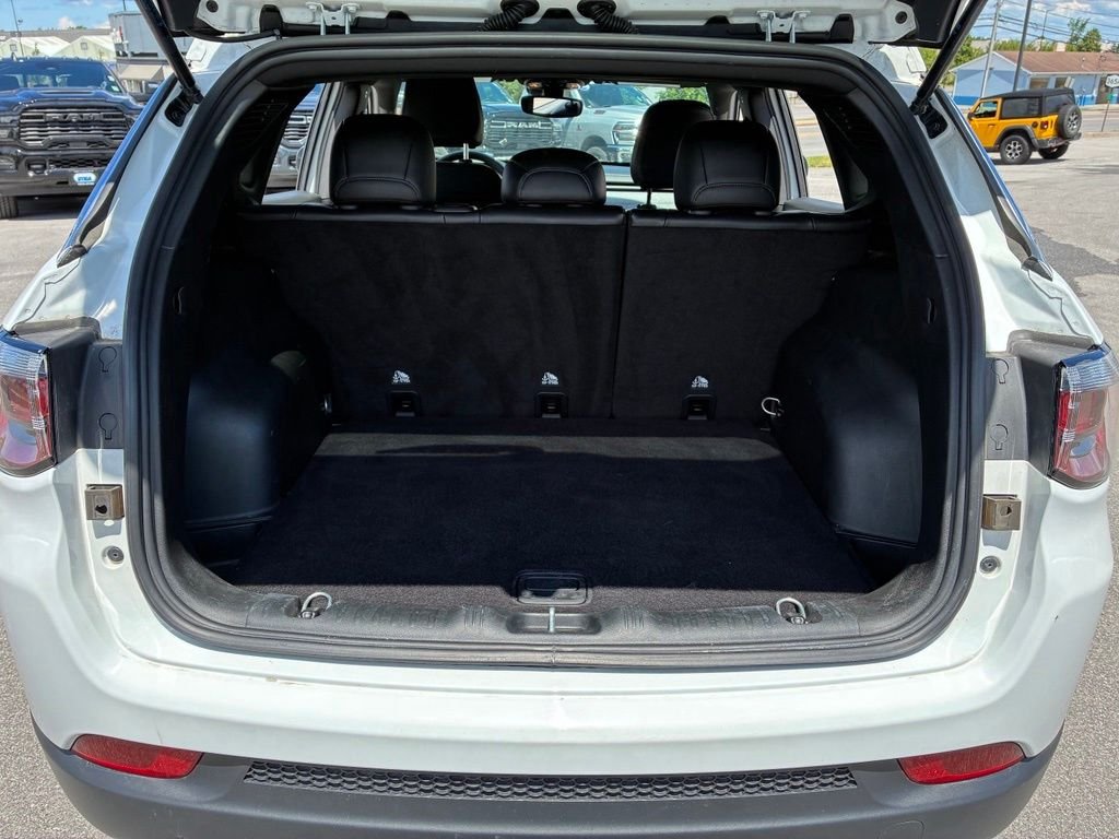 Used 2024 White Jeep Latitude image 48