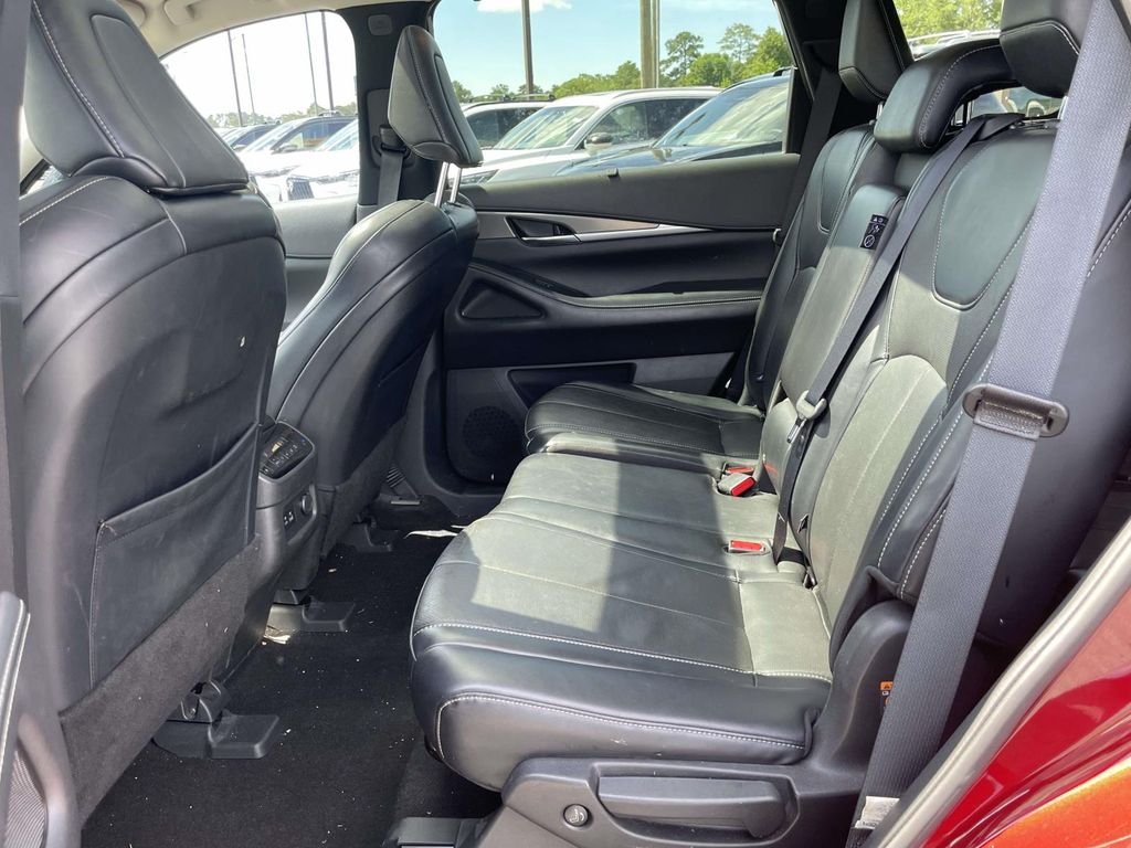 Used 2023 Red INFINITI LUXE image 12