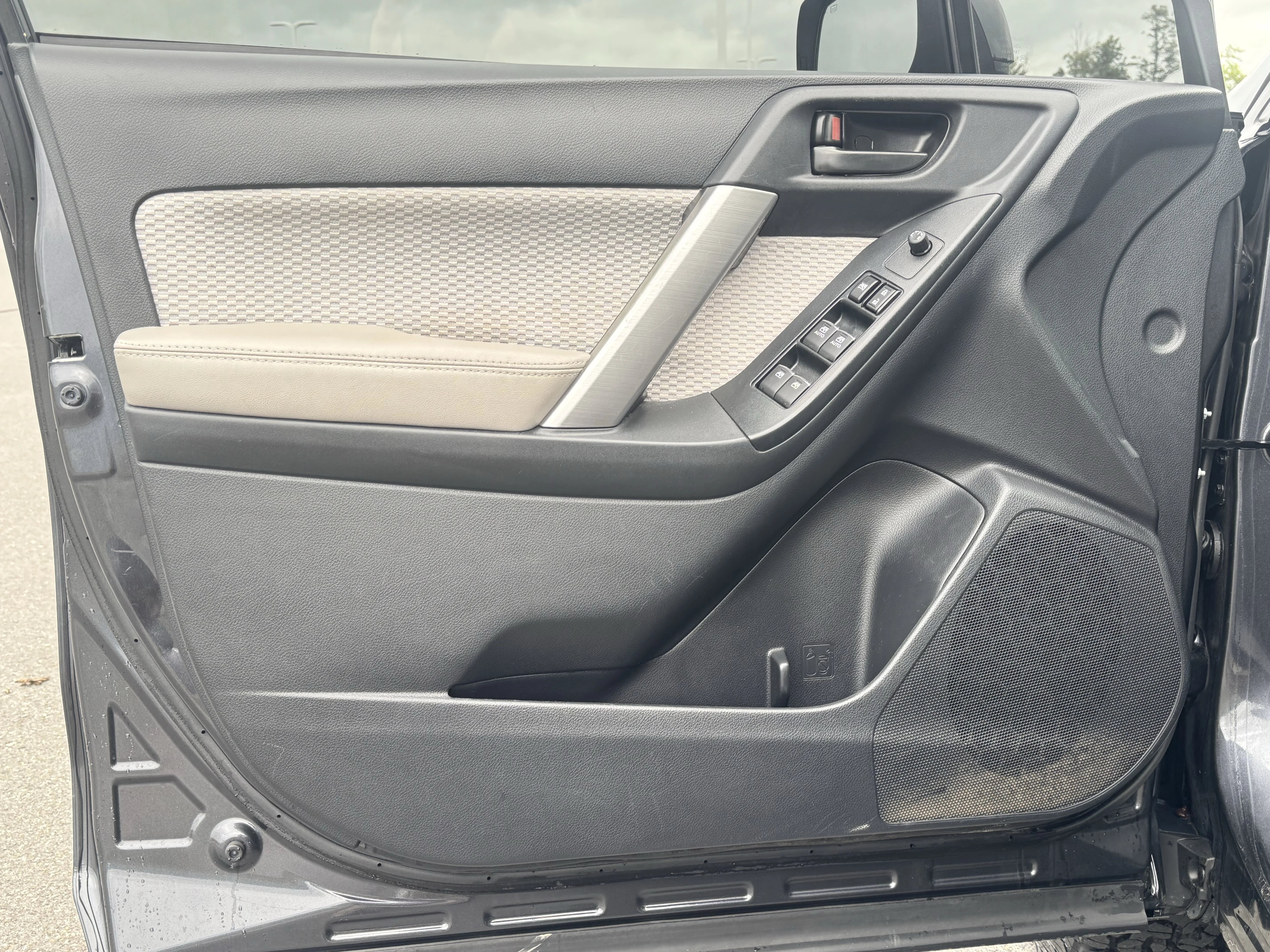 Used 2017 Dark Gray Metallic Subaru Premium image 15