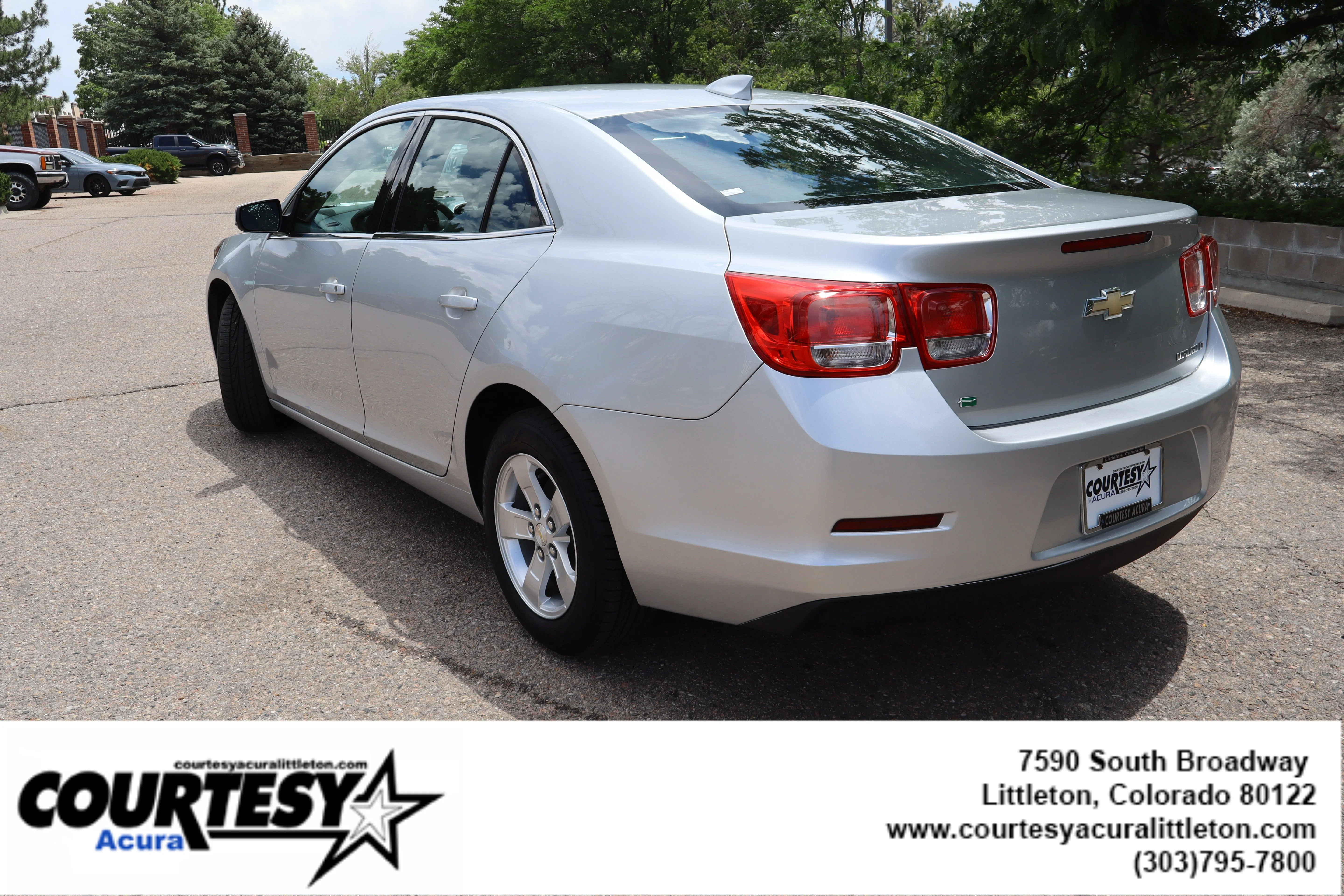 Used 2016 Silver Ice Metallic Chevrolet LT image 4