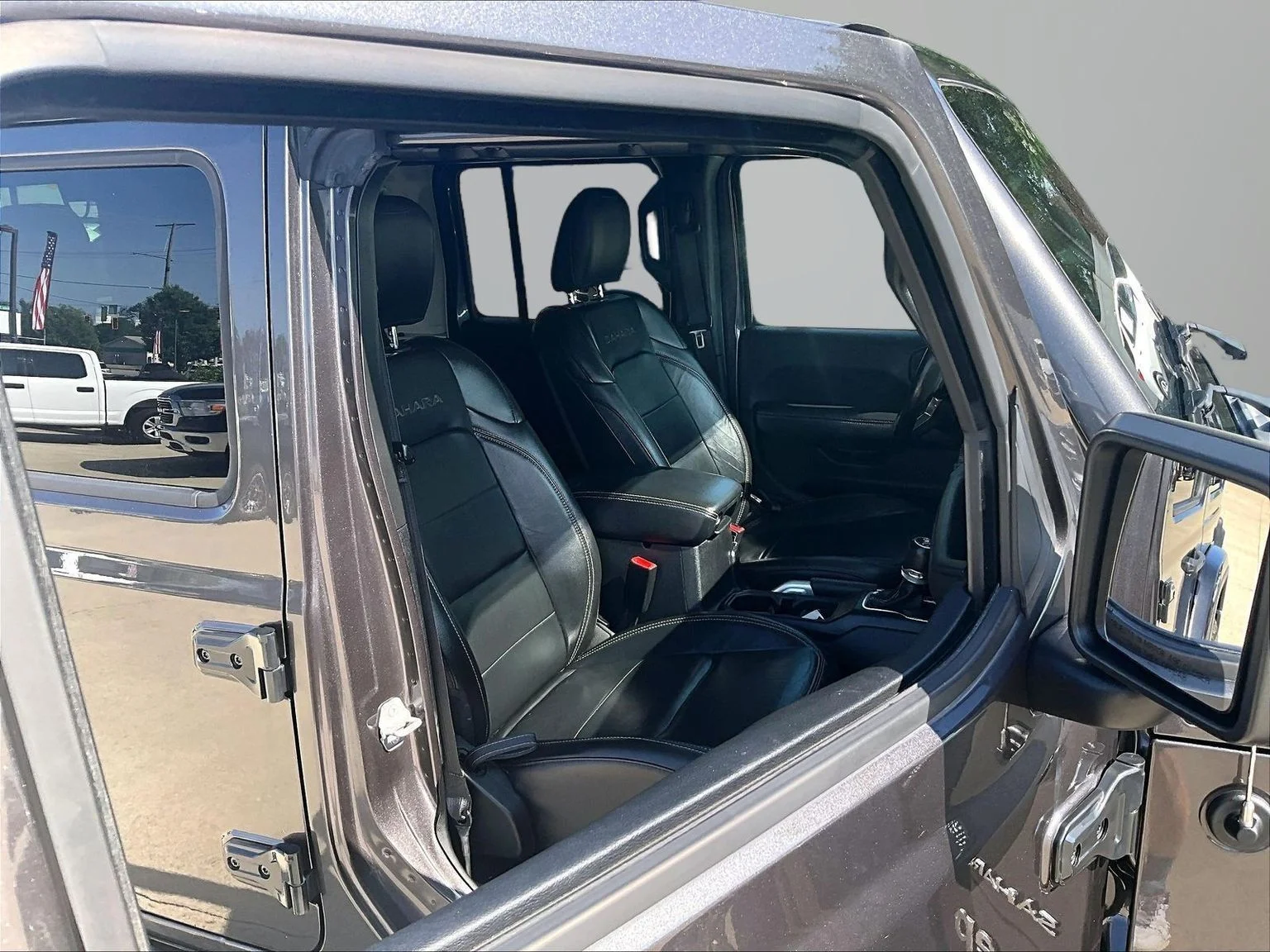 Used 2018 Gray Jeep Unlimited Sahara image 8