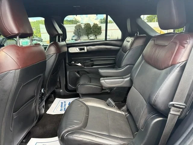 Used 2022 Silver Ford Platinum image 25