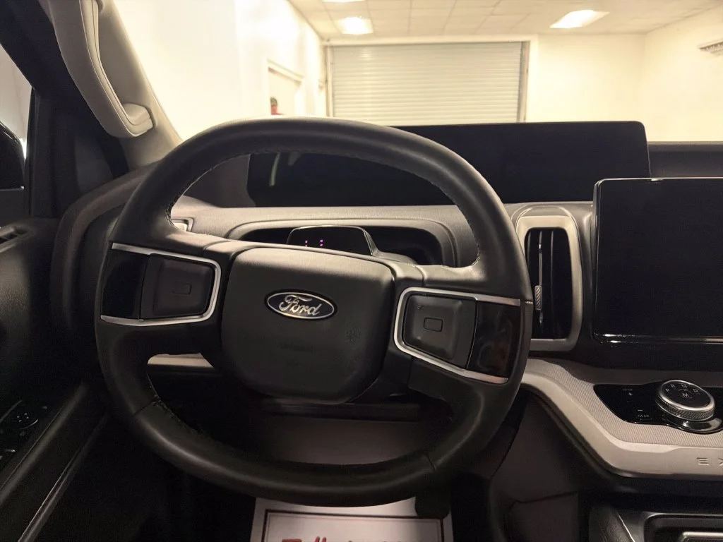 Used 2025 Star White Meta Ford Active image 18