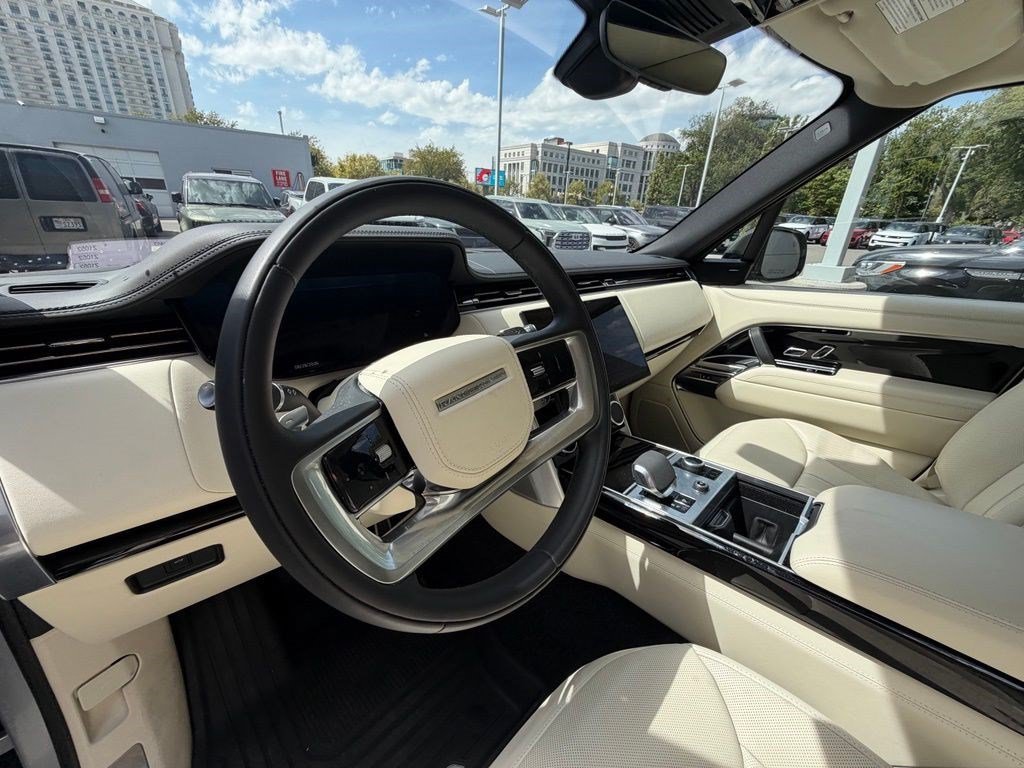 Used 2023 Hakuba Silver Metallic Land Rover SE image 11