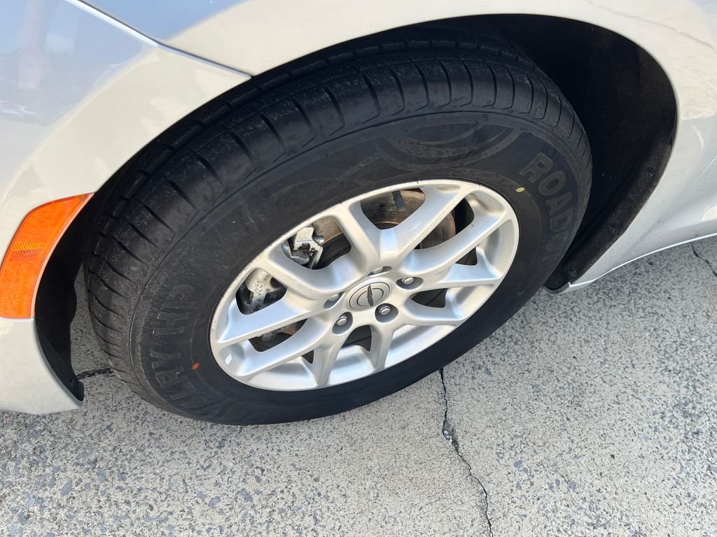 Used 2022 Silver Chrysler LX image 9