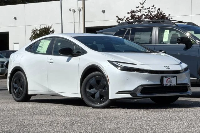 New 2027 Wind Chill Pearl <sup>1</sup> Toyota  SE image 2