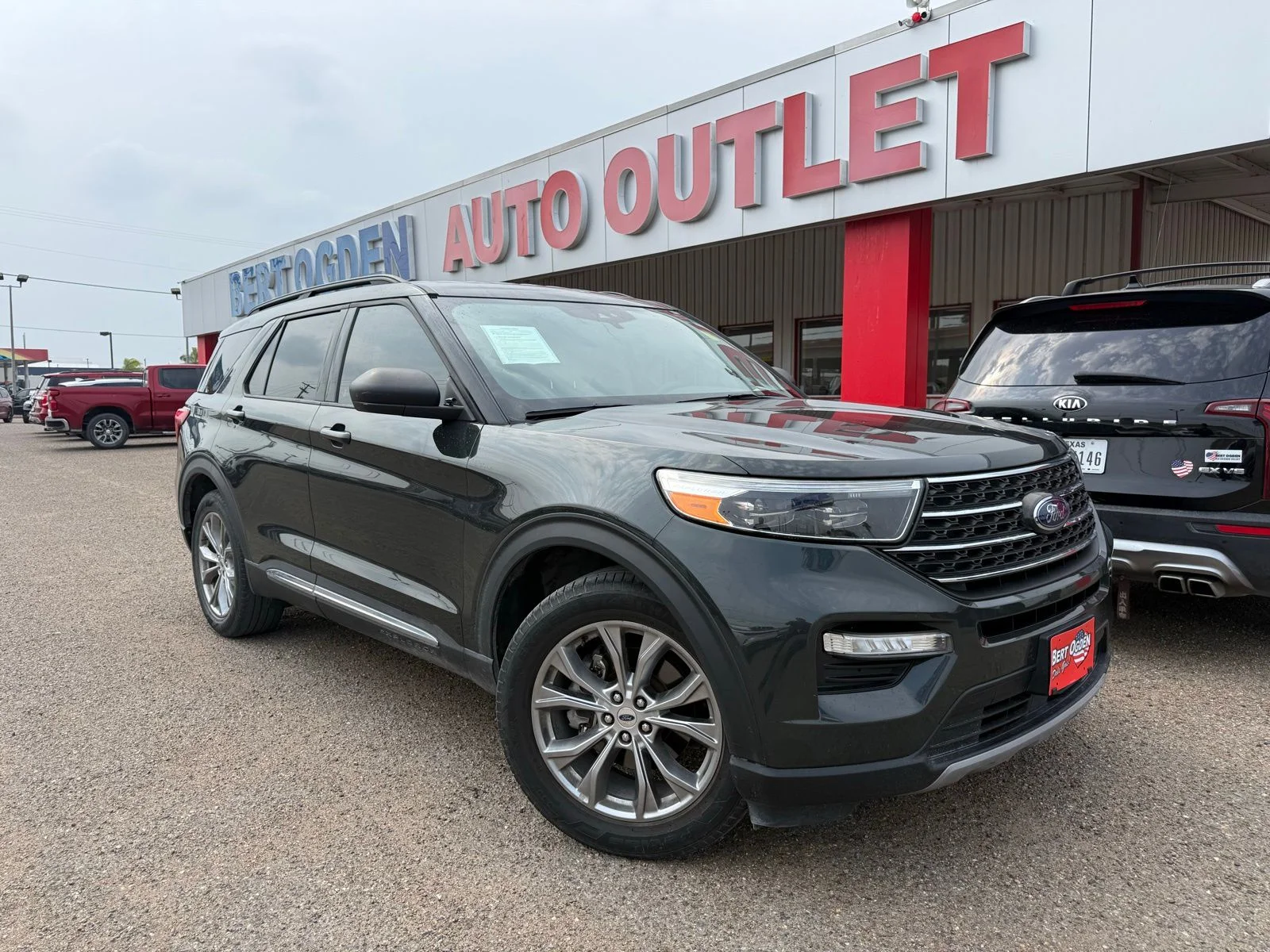 2022 Ford Explorer XLT RWD's photo
