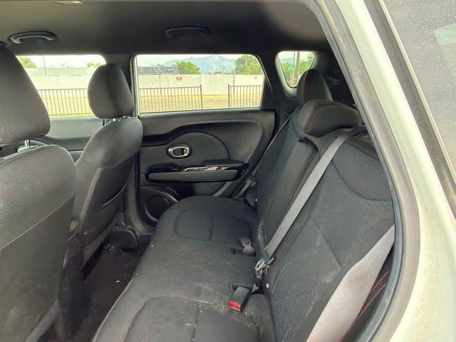 Used 2016 Clear White Kia + image 11