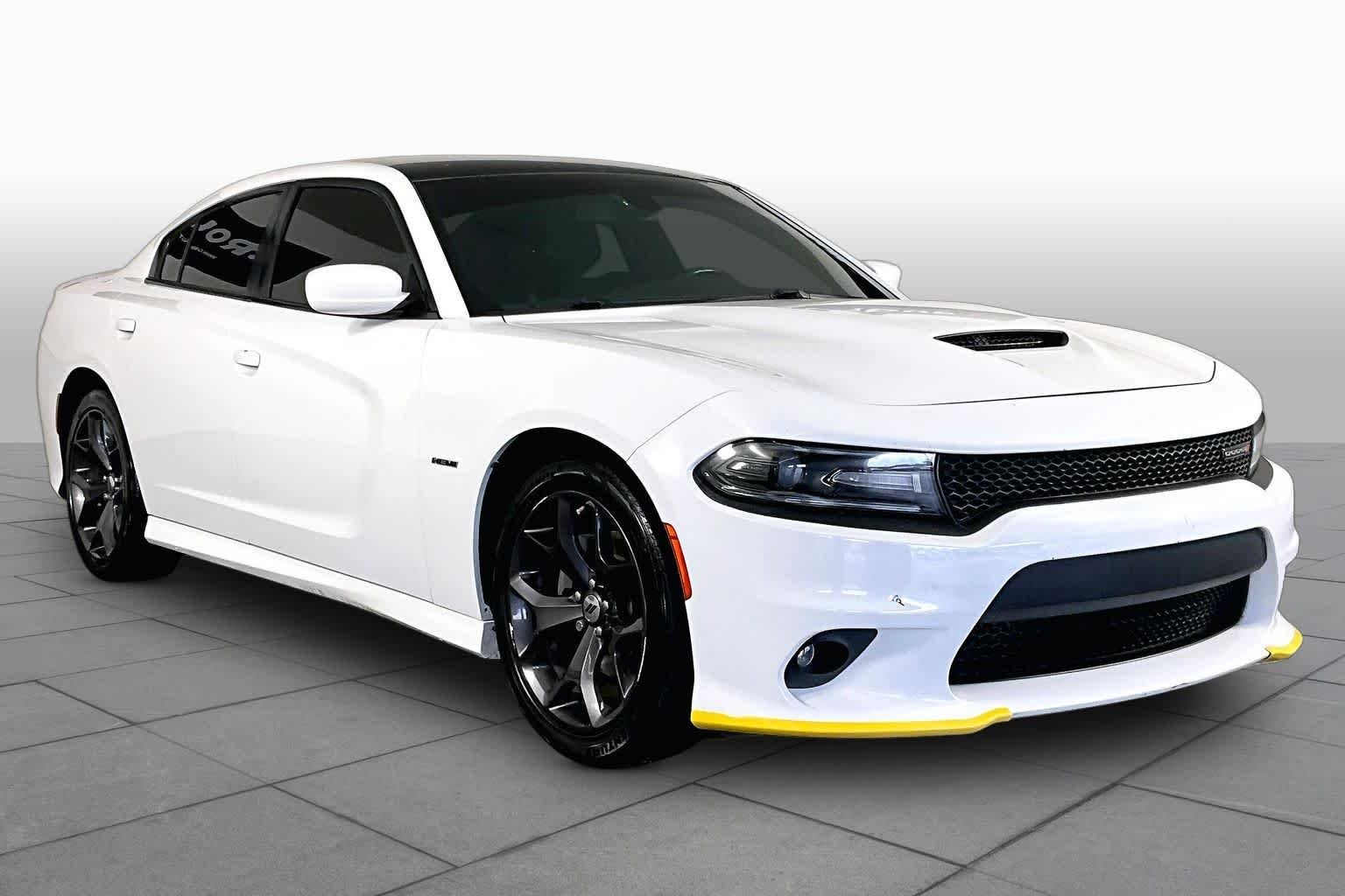 Used 2018 White Knuckle Clearcoat Dodge R/T image 3