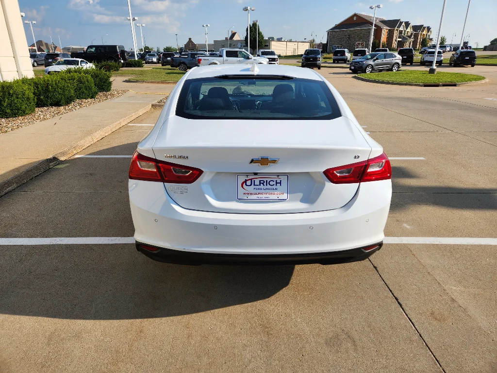 Used 2024 Summit White Chevrolet LT image 6