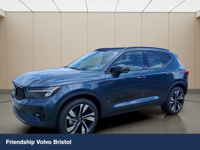 2026 Volvo XC40 B5 Plus Dark AWD's photo