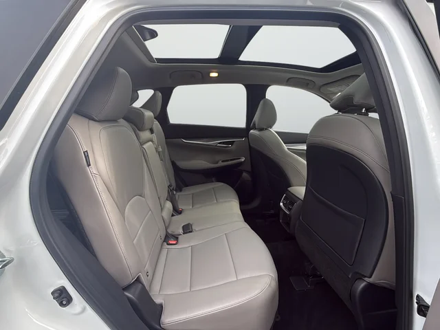 Used 2023 White INFINITI LUXE image 24