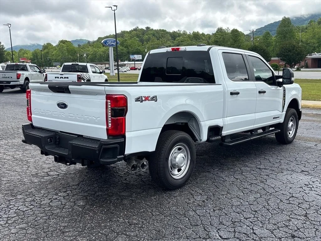 2026 Ford F-350 Super Duty XL - Photo 8