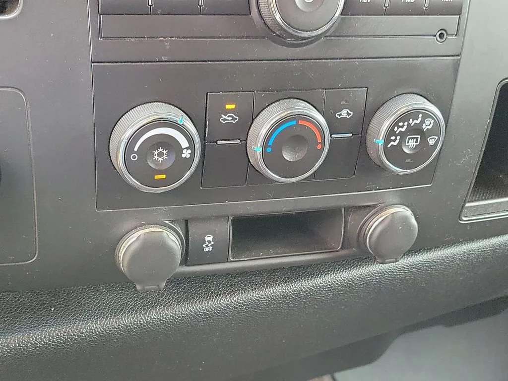 Used 2013 BLACK Chevrolet LT image 13