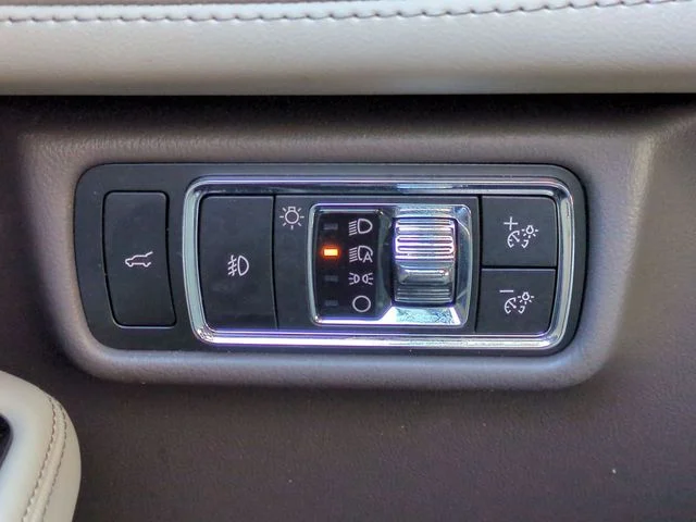 Used 2024 Silver Lincoln Reserve image 16