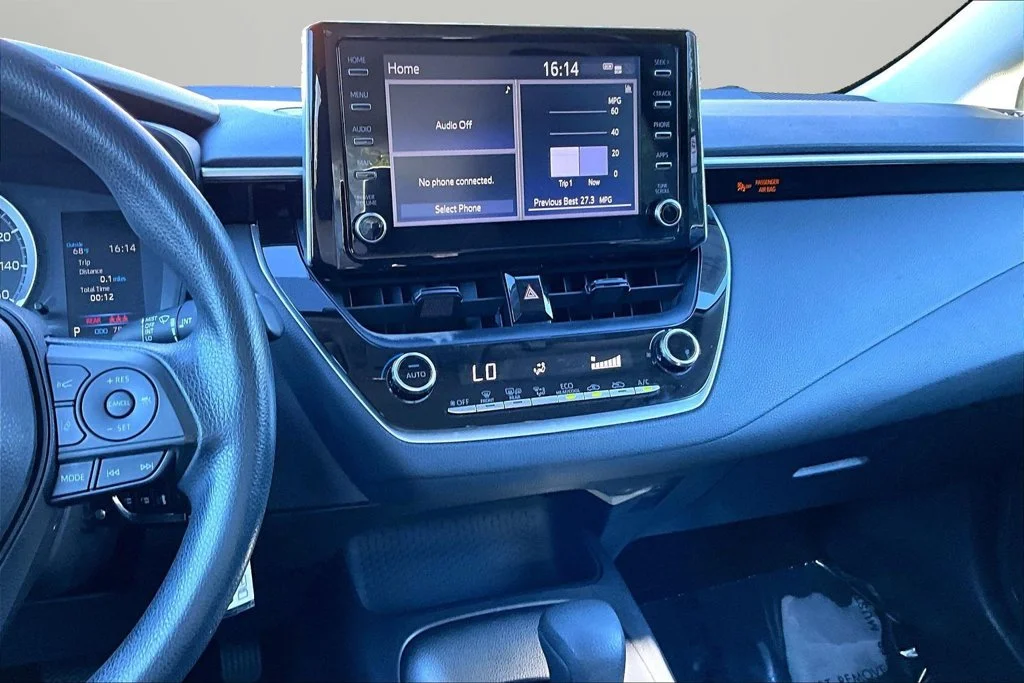 Used 2020 White Toyota LE image 9