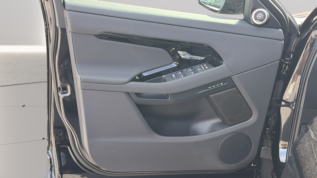 New 2026 Santorini Black Land Rover S image 20