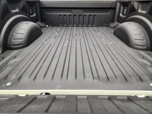 New 2026 Star White Metallic Tri-Coat Ford F-250® Lariat® image 46