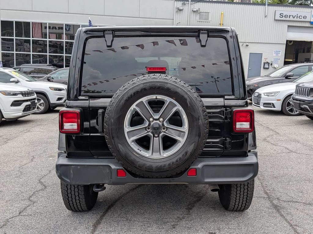Used 2022 Black Jeep Unlimited Sahara image 7