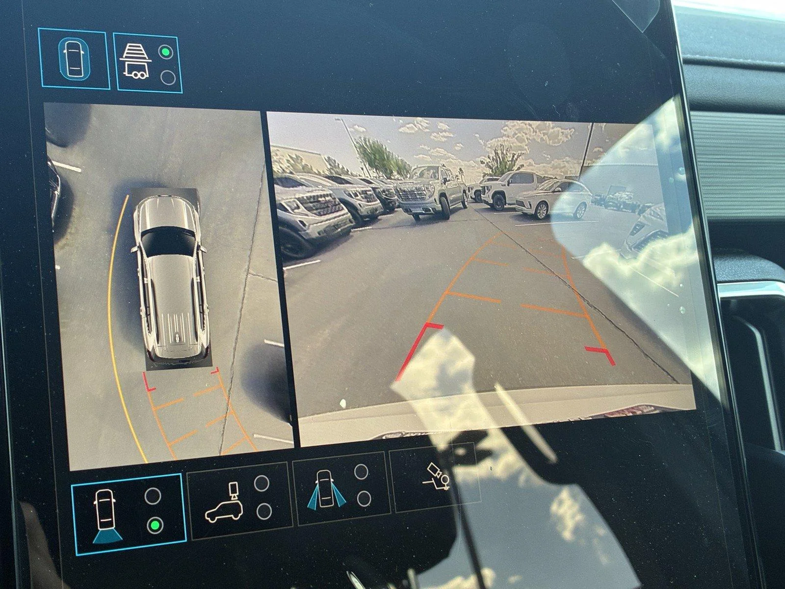 New 2026 Summit White GMC Elevation image 25