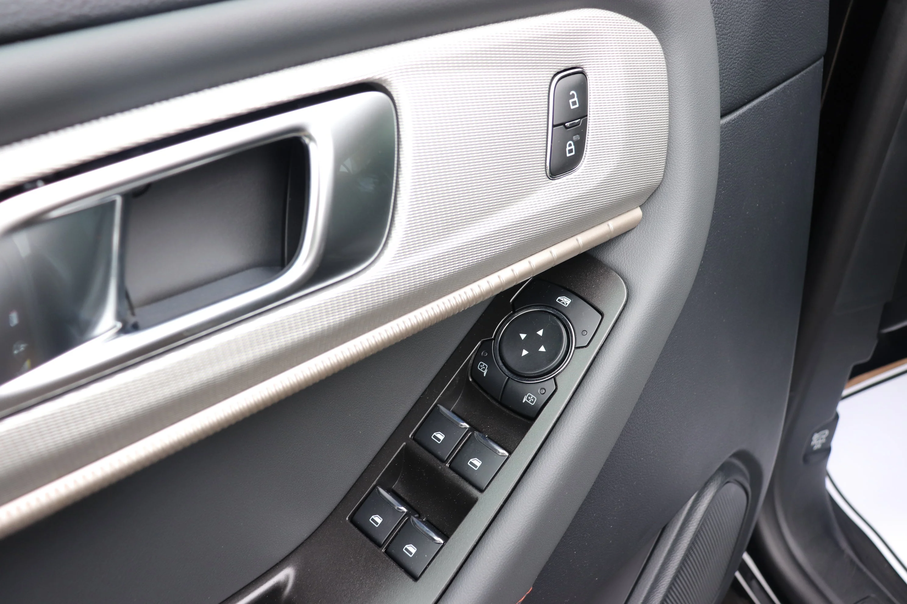 New 2026 AGATE BLACK Ford Active w/200A Pkg image 11
