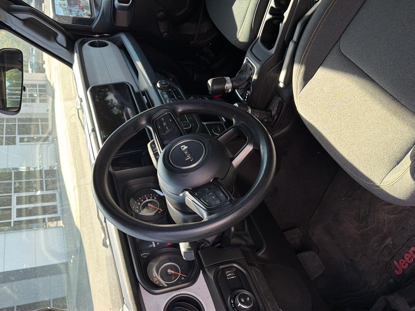 2024 Jeep Gladiator Sport's photo