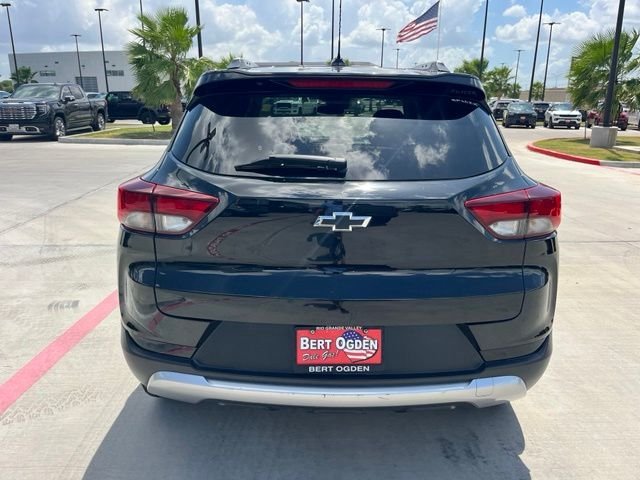 Used 2022 Black Chevrolet LT image 3