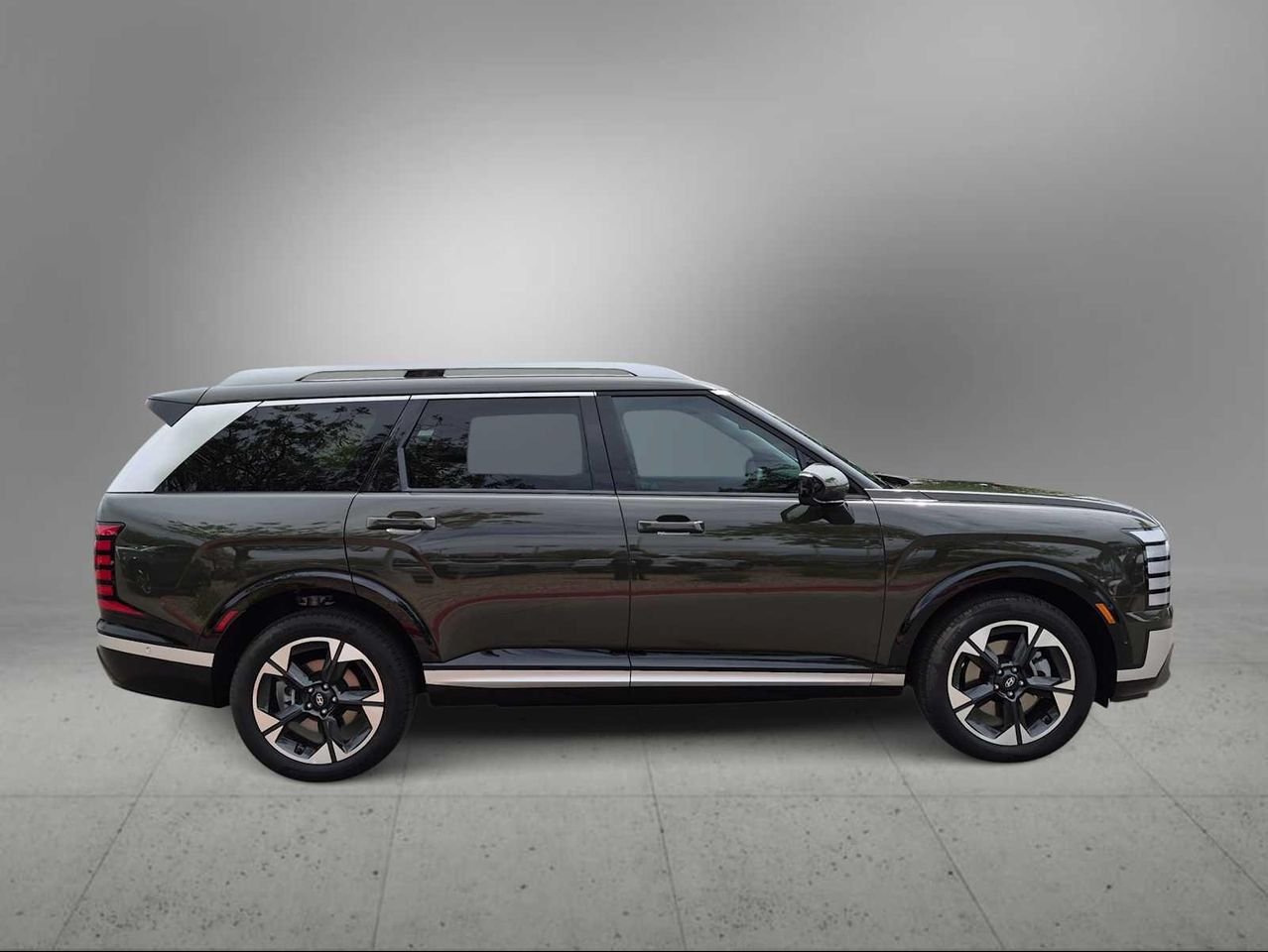 New 2026 Titan Green Hyundai Limited image 9
