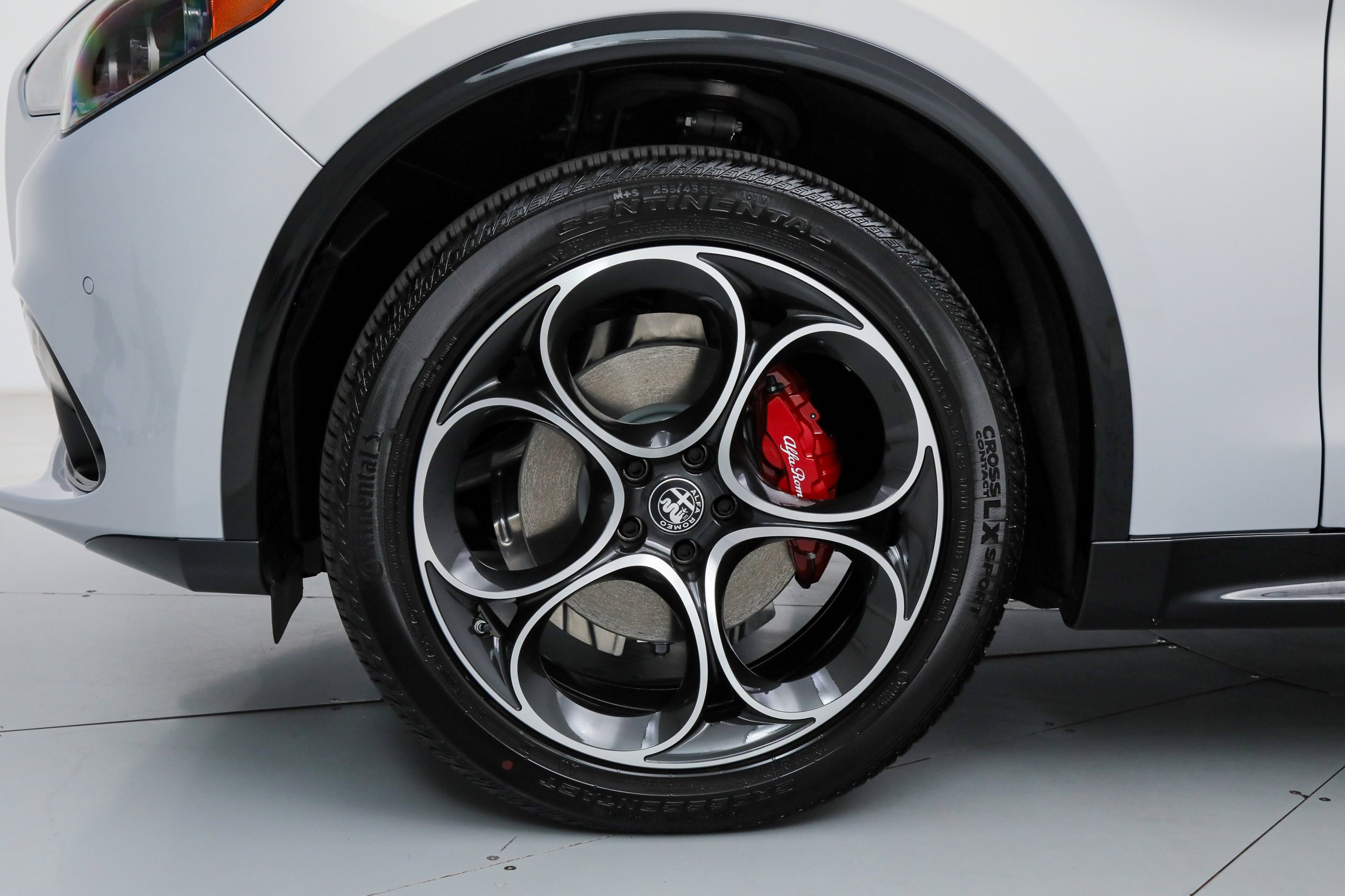 New 2026 Moonlight Gray Metallic Exterior Paint Alfa Romeo  image 20