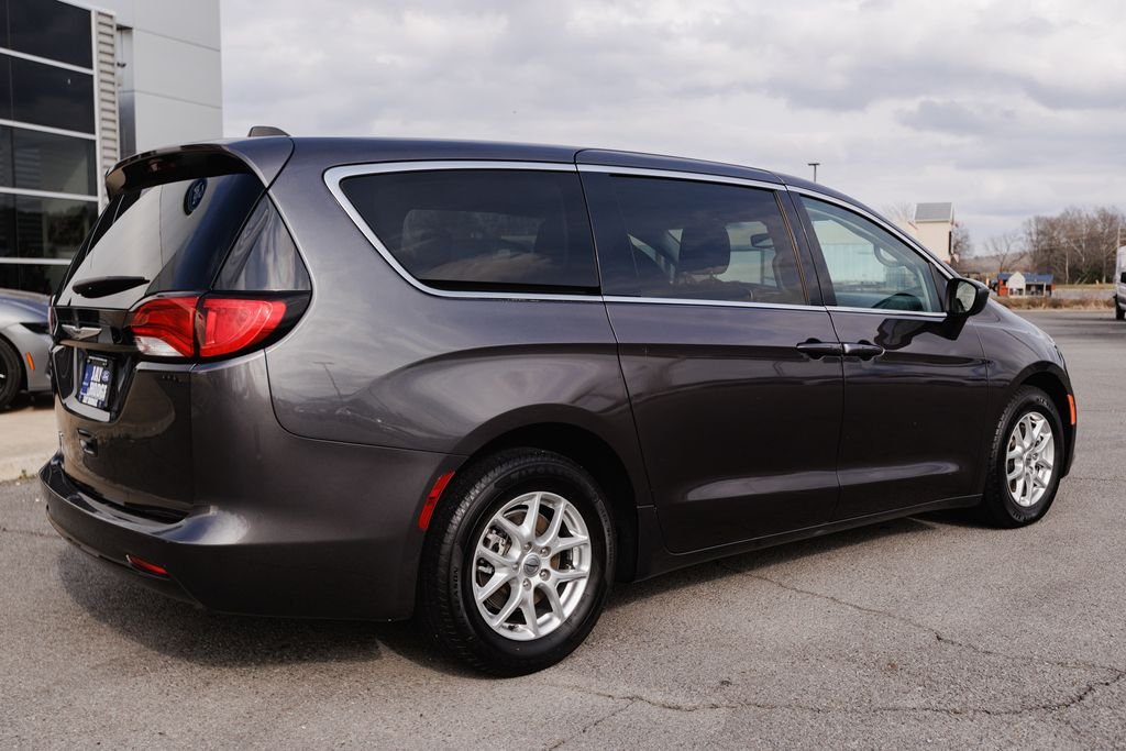 2023 Chrysler Voyager LX - Photo 42