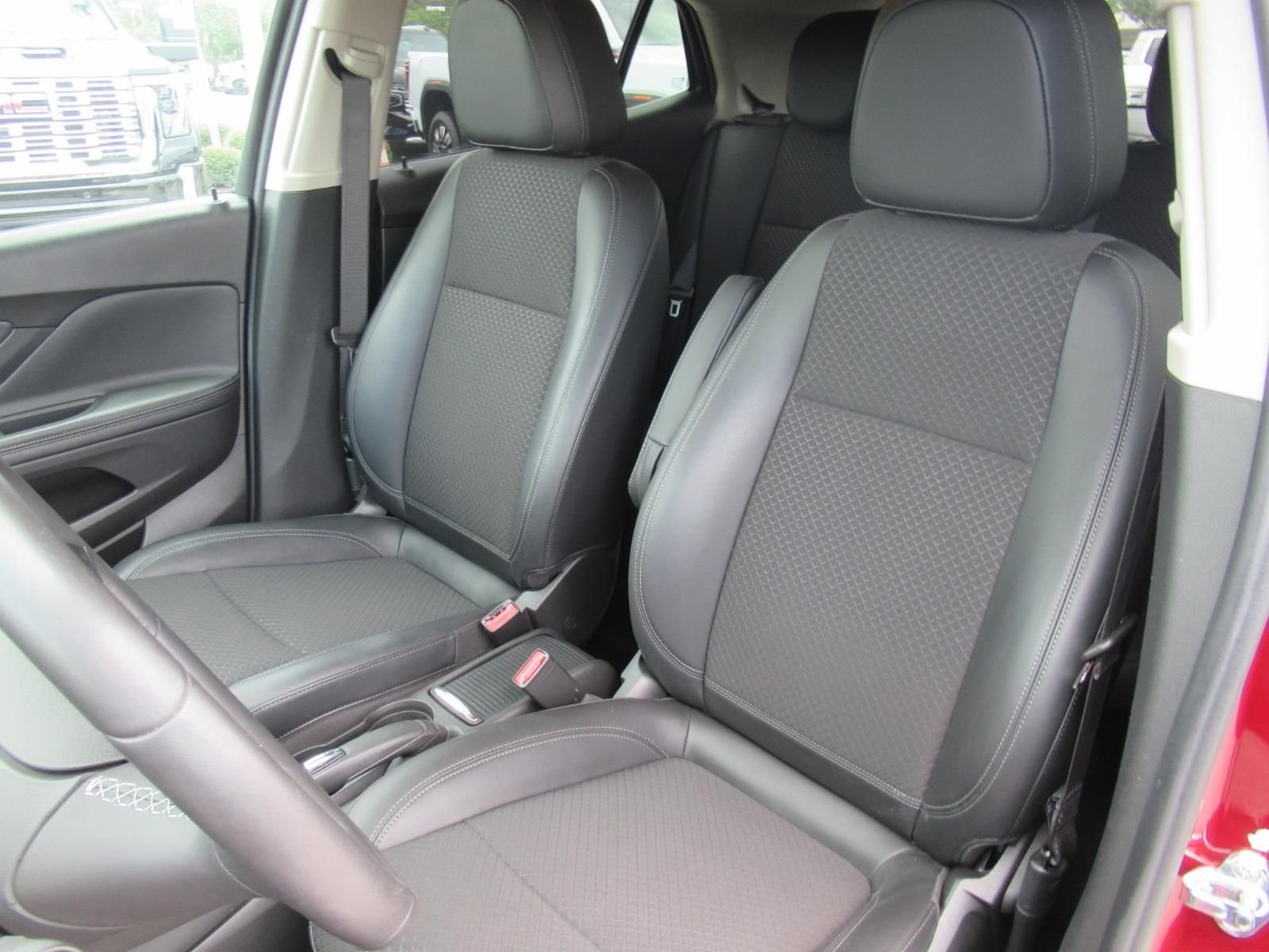 Used 2022  Buick Preferred image 19