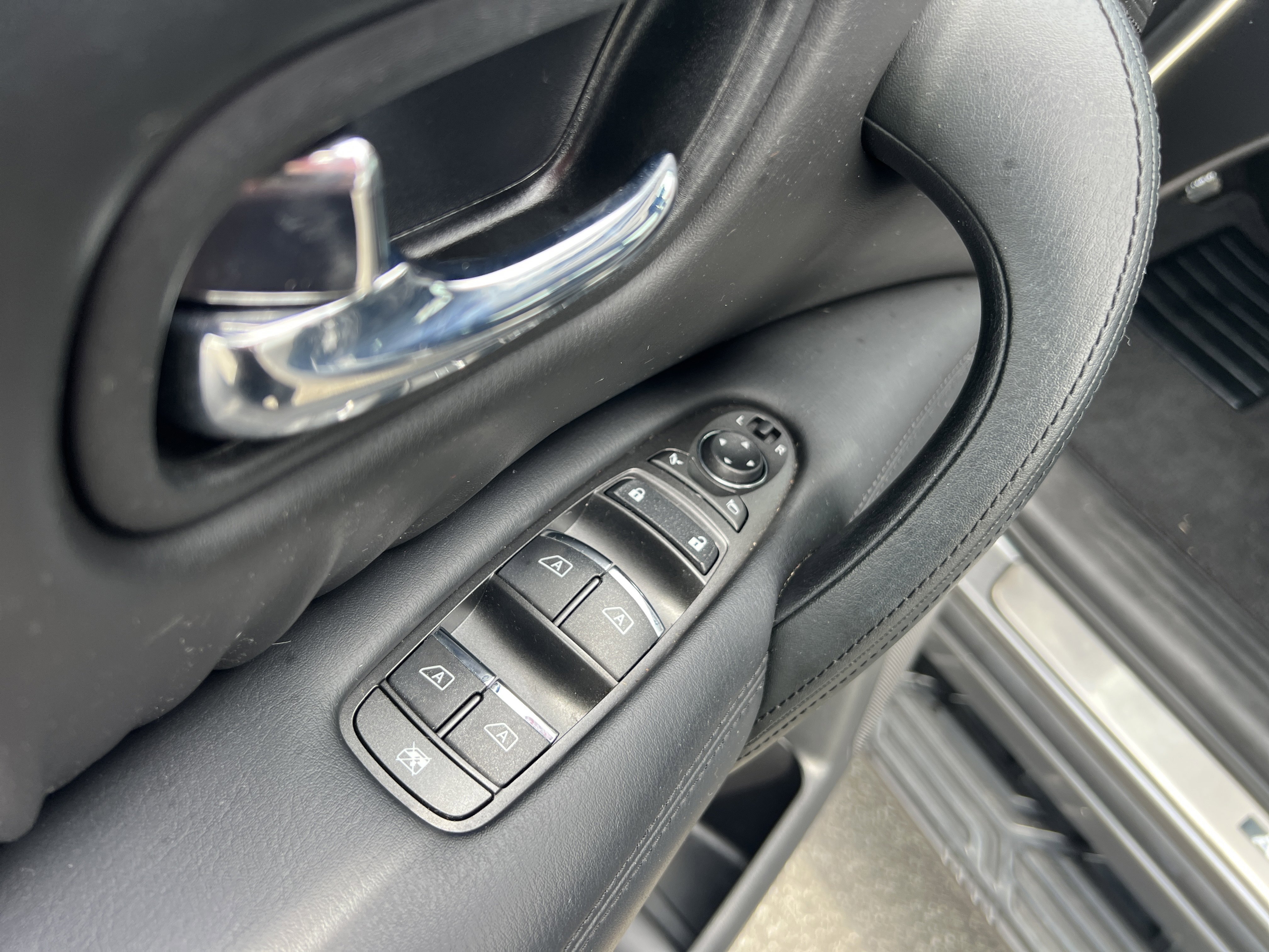 Certified Used 2022 Gun Metallic Nissan SL image 21