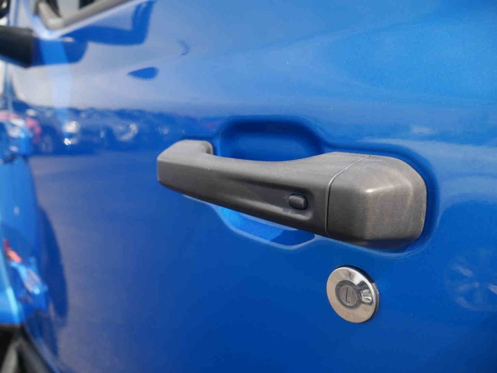 Used 2022 Blue Jeep Mojave image 11