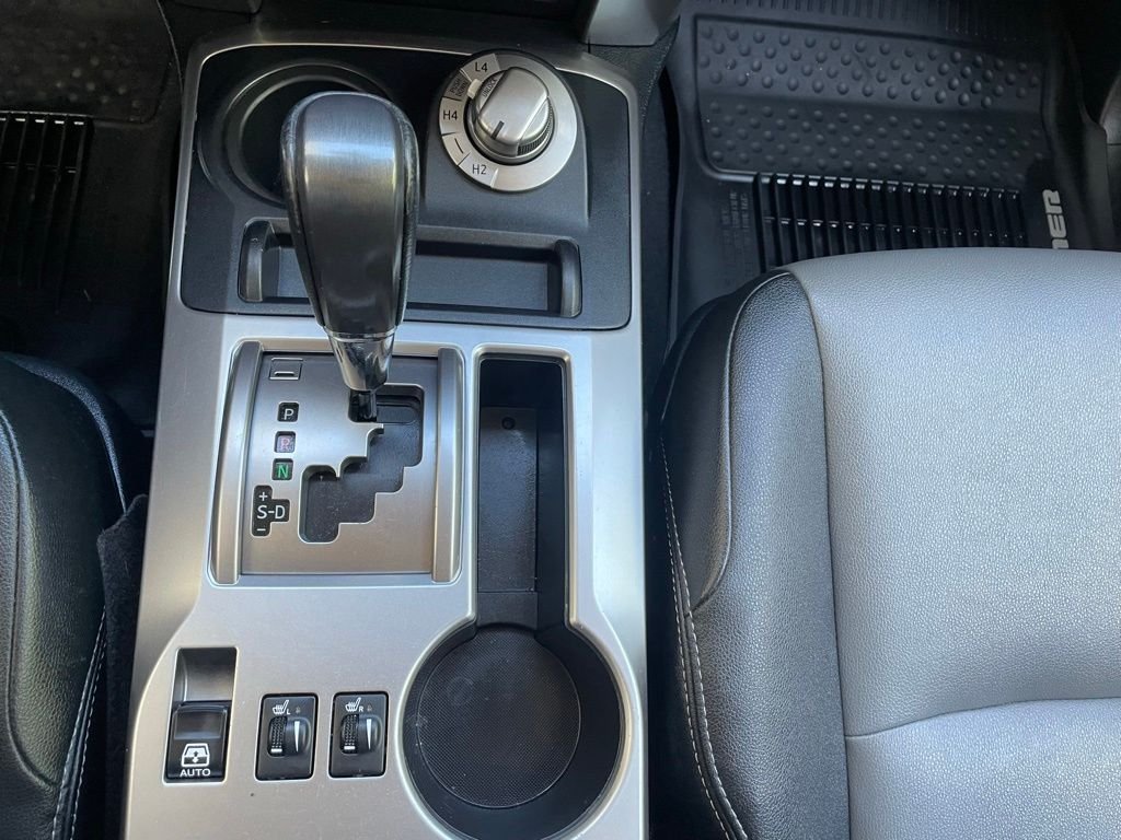 Used 2019 Nautical Blue Metallic Toyota SR5 Premium image 17