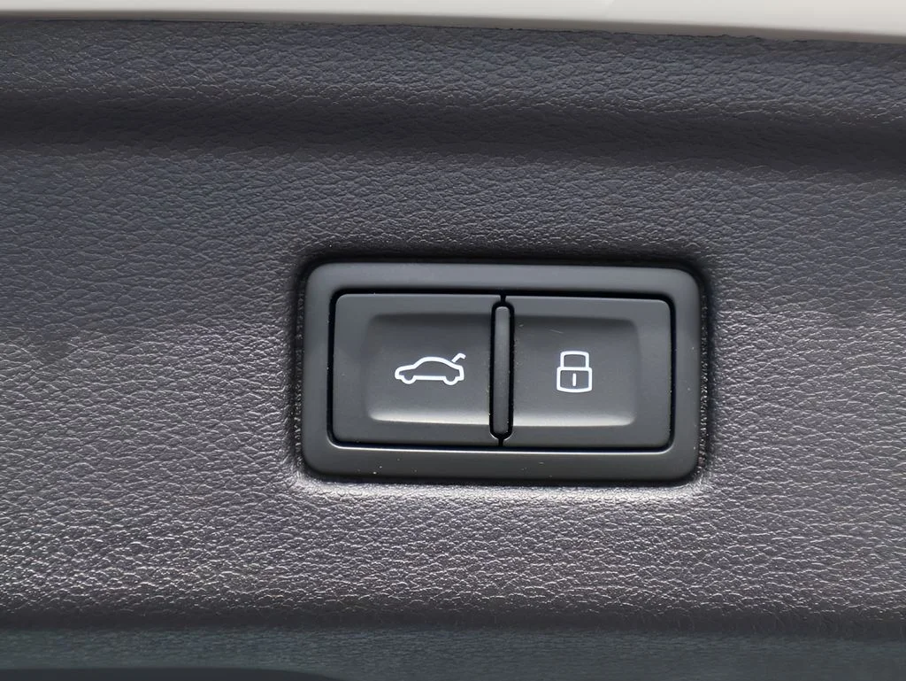 Used 2025  Audi 45 S line Premium image 19