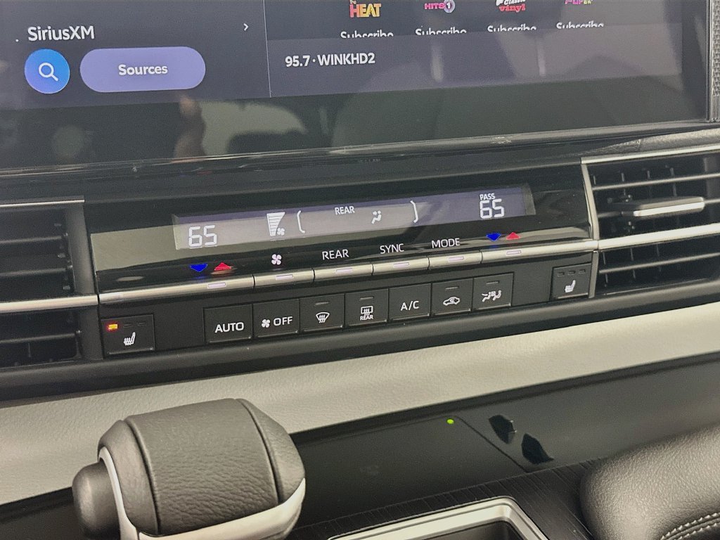 Used 2025  Toyota XLE AWD image 15