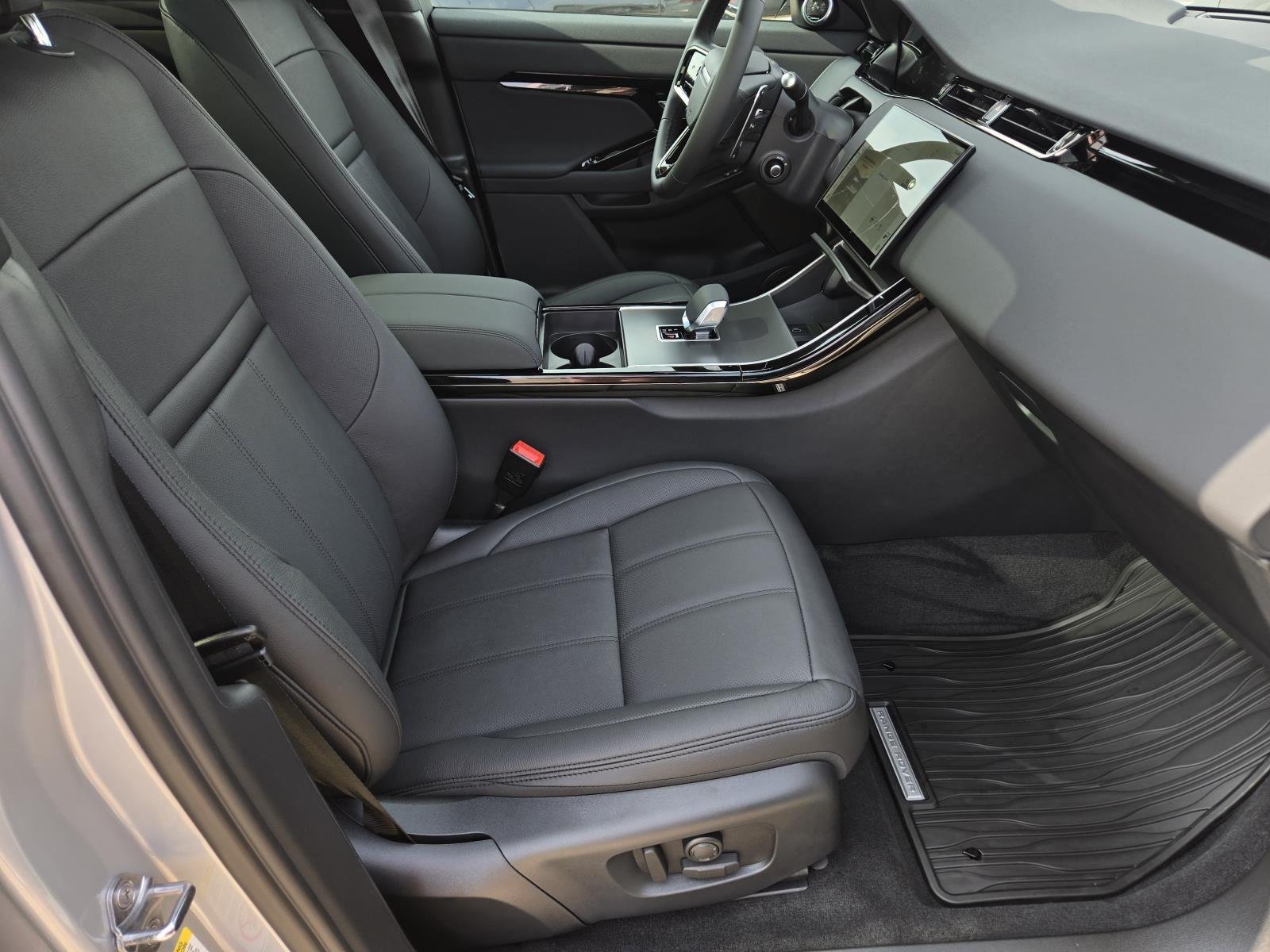 New 2026 Seoul Pearl Silver Land Rover Core S image 31