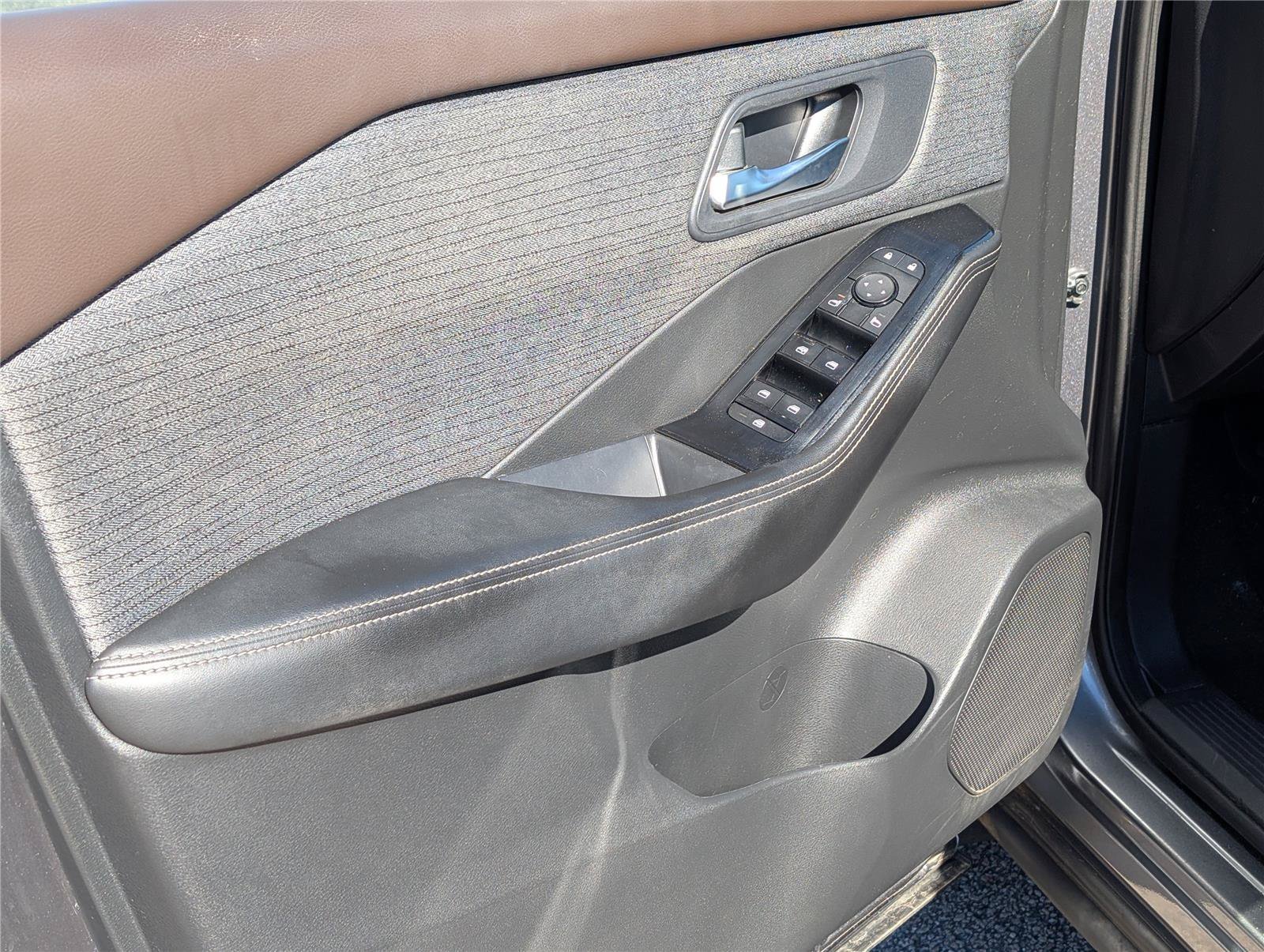 Used 2022 Silver Nissan SV image 15