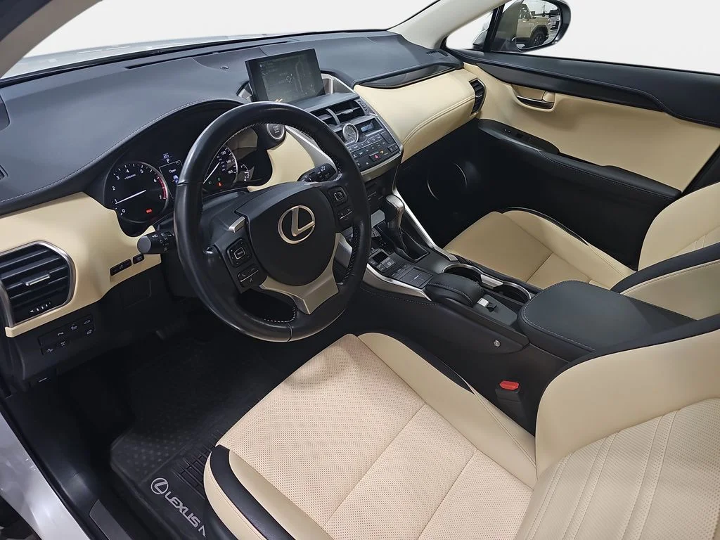 Used 2017 White Lexus 200t image 18