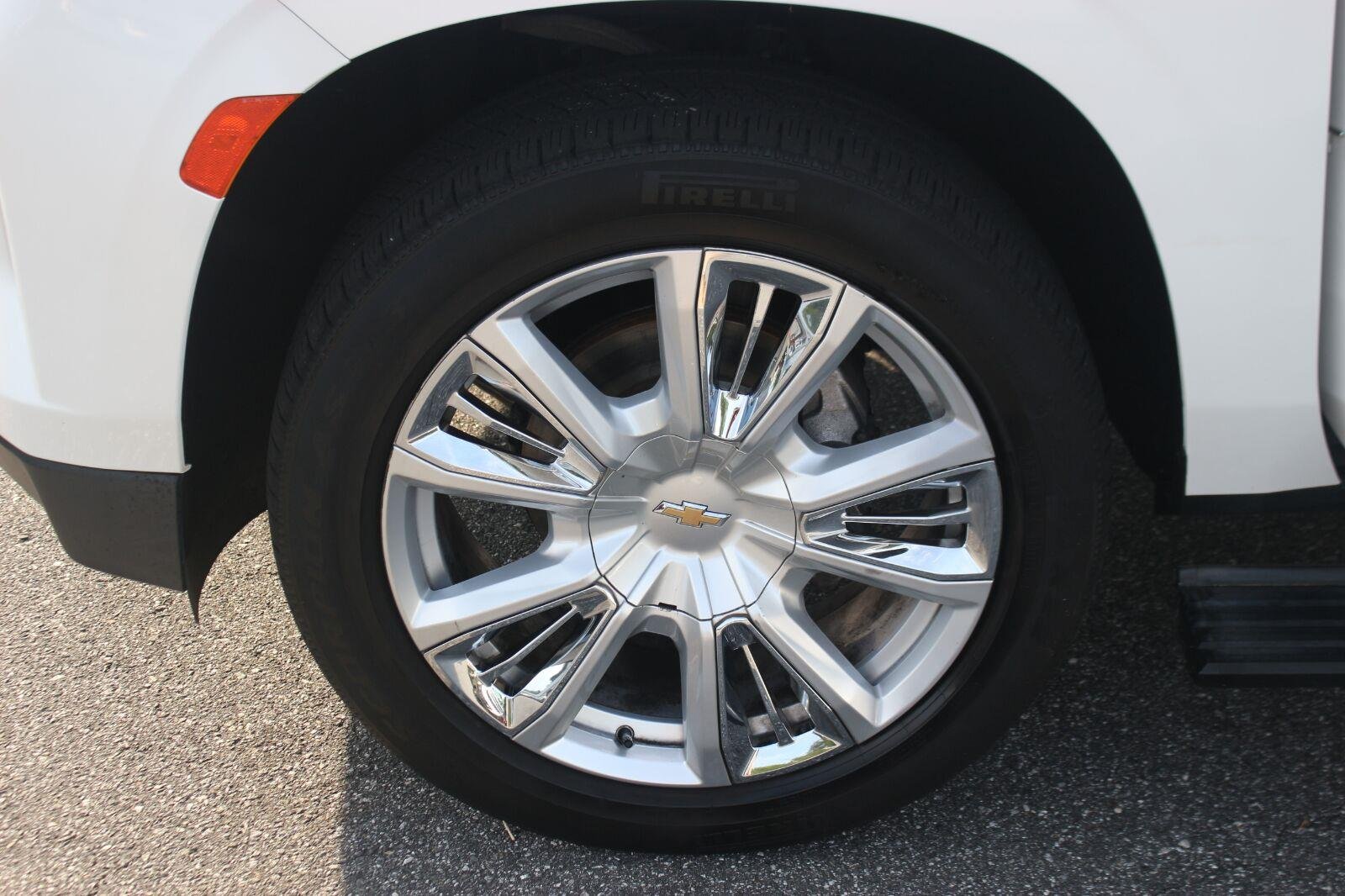 Used 2021 IRIDESCENT PEARL TRICOAT Chevrolet High Country image 45